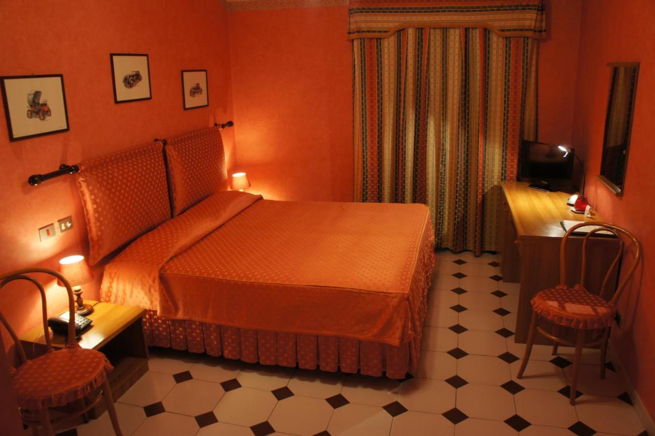 Park Hotel Villa Salzea Trofarello ภายนอก รูปภาพ